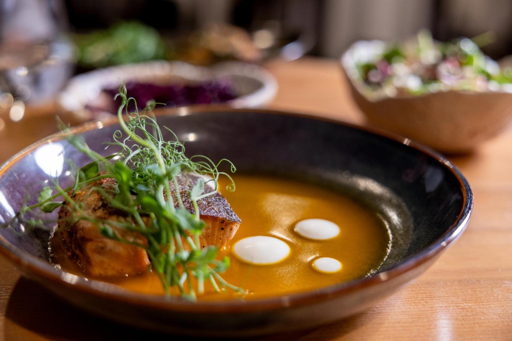 The Juniper Hotel & Bistro Банф Екстериор снимка