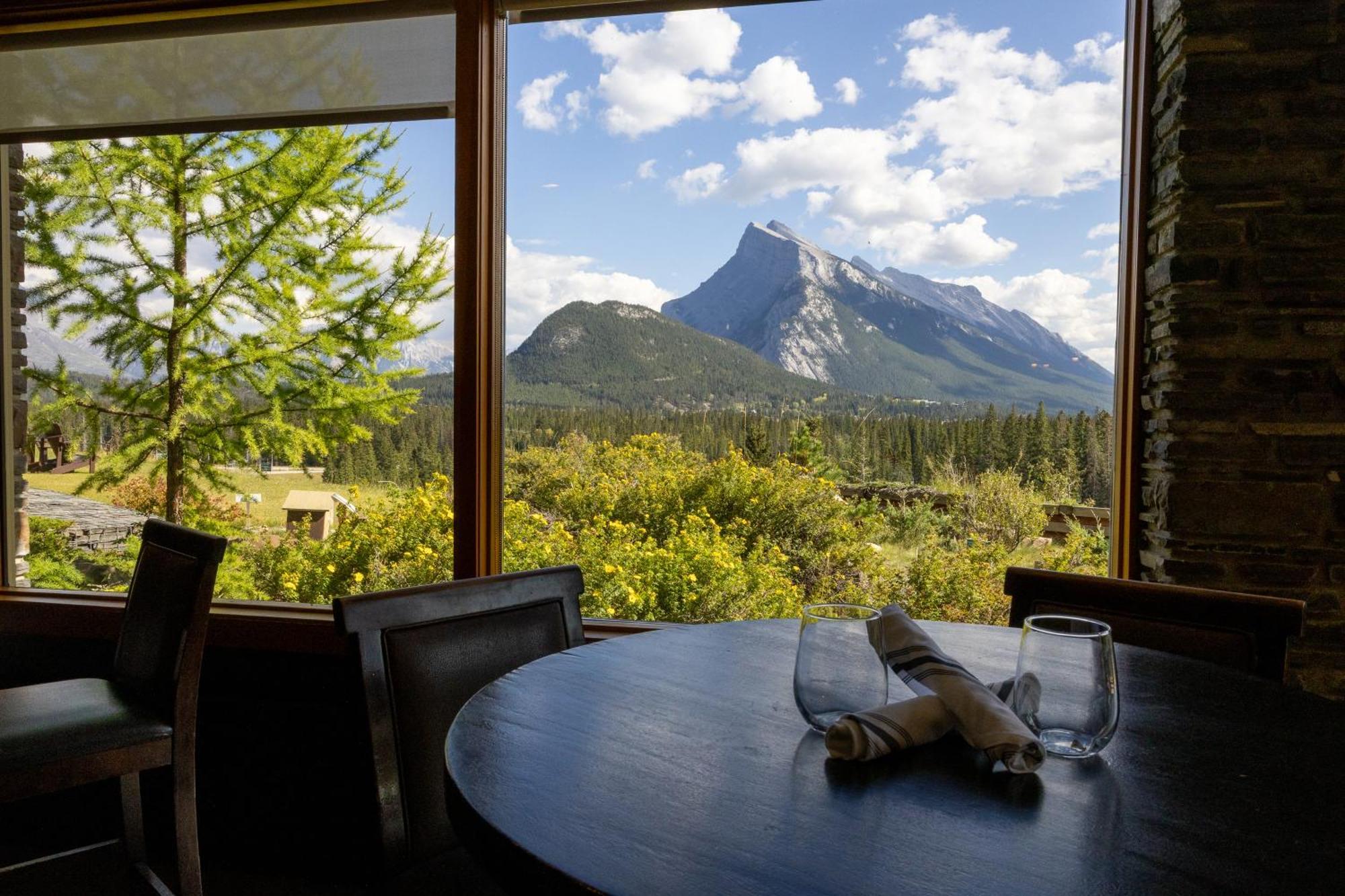 The Juniper Hotel & Bistro Банф Екстериор снимка
