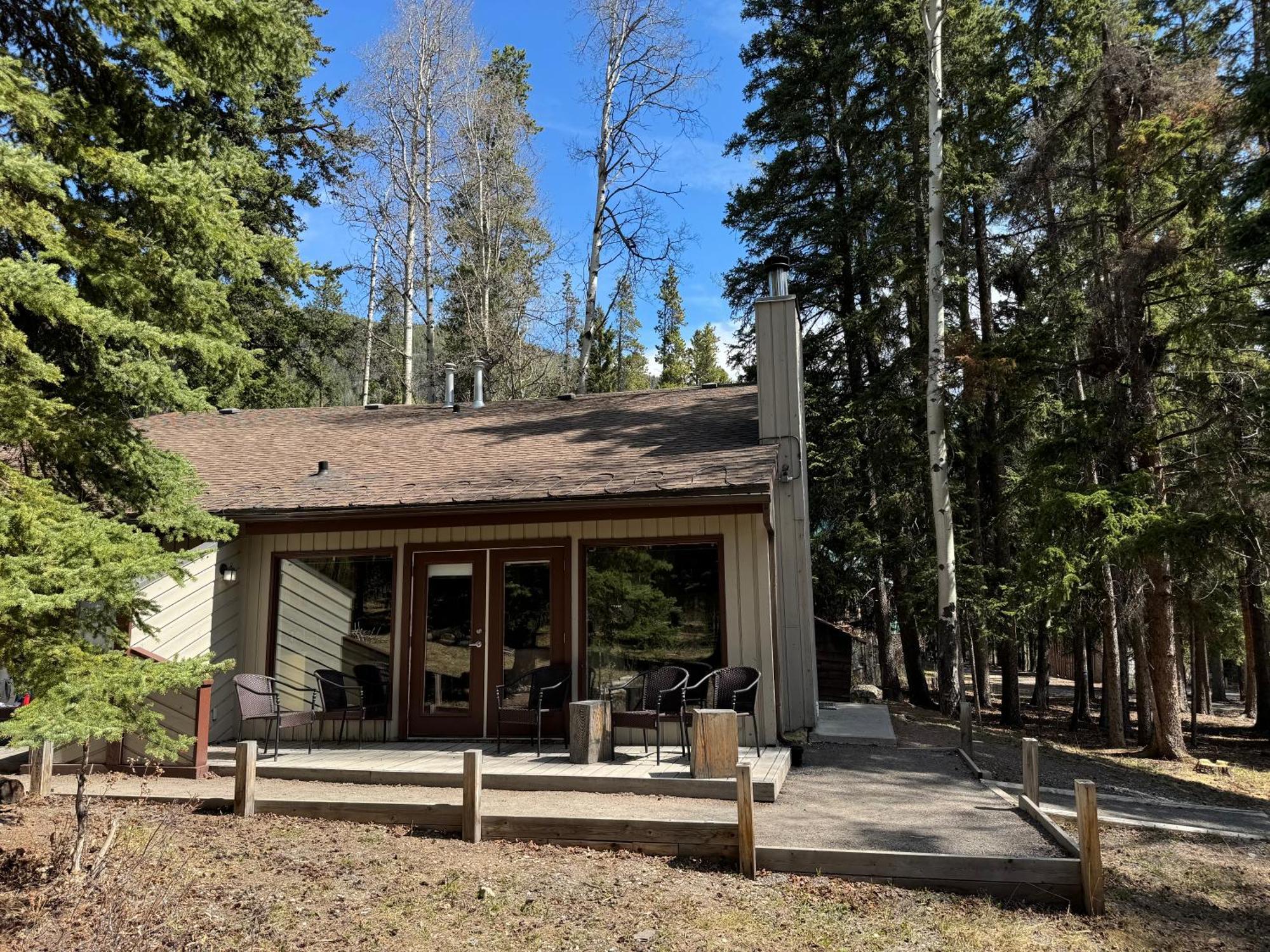 The Juniper Hotel & Bistro Банф Екстериор снимка